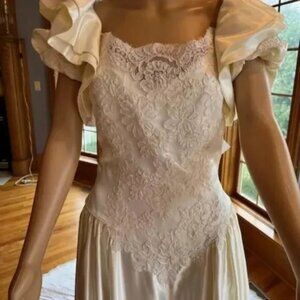 *Vintage Short Ruffle Sleeve Traditional Ivory Wedding Gown Bridal Dress Size 8